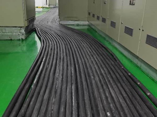 望谟如何根据理论计算公式计算温度对特定电压测量结果的影响？