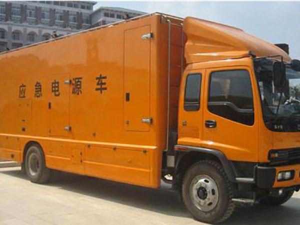 望谟冬季柴油发电机启动前，如何检查燃油系统中的积水？